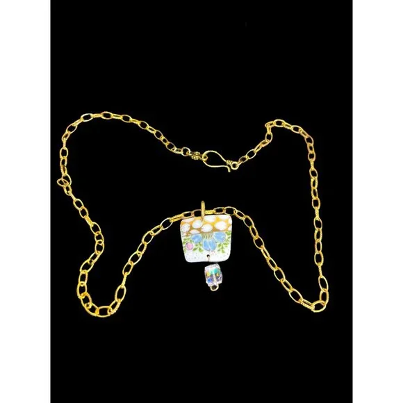 Broken China Pendant Necklace With Gold Tone Chain & Multifaceted Crystal Bead - Picture 2 of 11